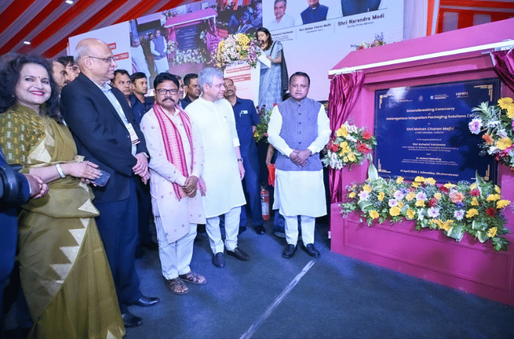 The event was attended by several distinguished dignitaries (Photo: PIB Bhubaneswar) 