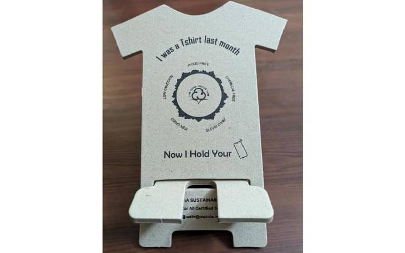 Mobile stand made of a t-shirt: Innovation from Tirupur